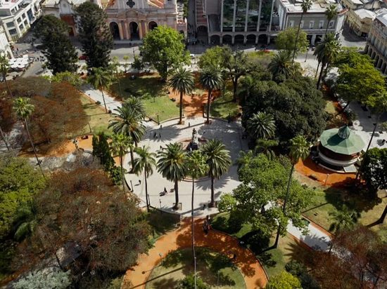 10 15 plaza