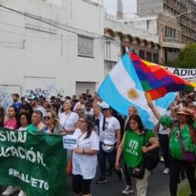 Una multitud marchó en Salta en defensa de la universidad pública