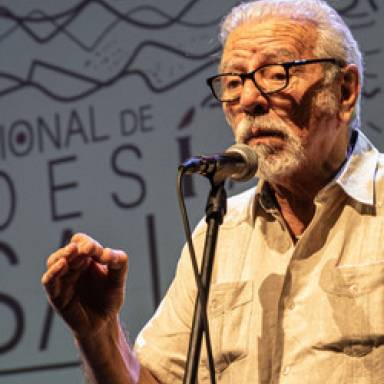 Inició el Festival Internacional de Poesía