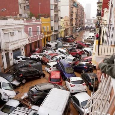 Más de 100 muertos en Valencia por un temporal