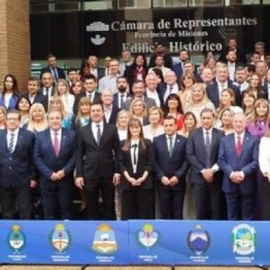 Trabajan las comisiones del  Parlamento del Norte Grande