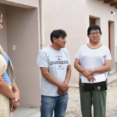 Sáenz entregó 20 casas en Animaná