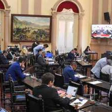 En el Senado desmintieron que el  vicegobernador perciba doble sueldo