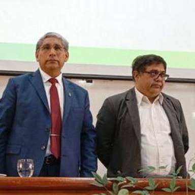 Miguel Nina asumió como rector y advirtió un déficit de $950 millones
