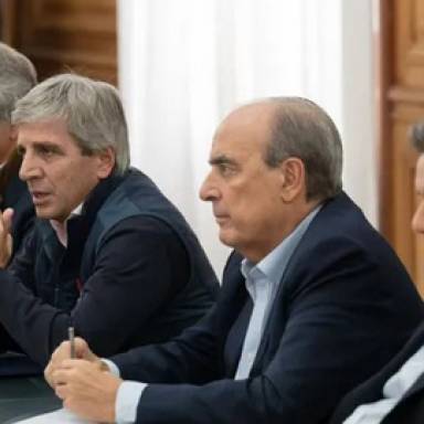 Francos pidió a los gobernadores que adhieran al plan para el uso de dólares