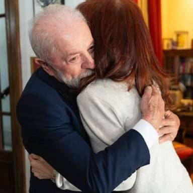 Cristina y Lula da Silva en un acto político de solidaridad