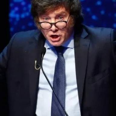 Milei afina la estrategia electoral mientras negocia apoyos en el Congreso