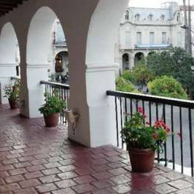 El Cabildo homenajea a la radio salteña con una muestra imperdible