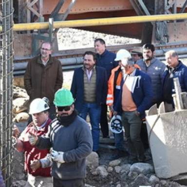 Inició la construcción del primer puente sobre río Vaqueros