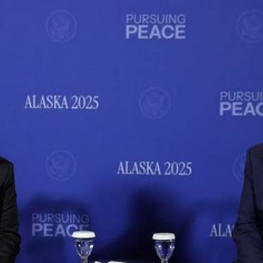 Donald Trump recibió a Vladimir Putin en Alaska