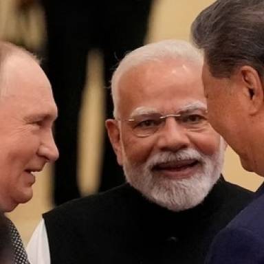 Donald Trump lamentó que India y  Rusia hayan decidido aliarse a China