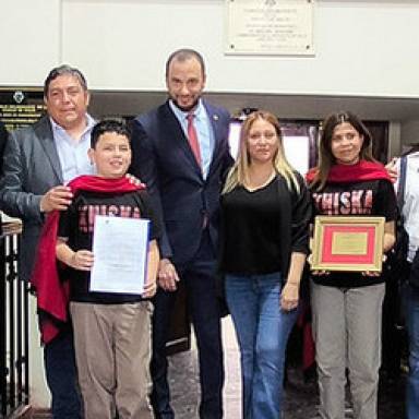 Reconocimiento al conjunto folclórico Khiska