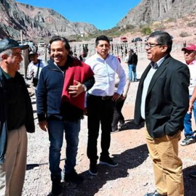 Obras de agua y viviendas en San Antonio de los Cobres