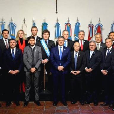 Gobernadores críticos  estarán en la reunión con Milei