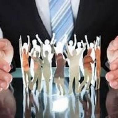 Entre ingenieros y communities managers: ¿en manos de quién queda la crítica?