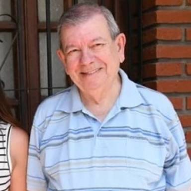 Eduardo Ceballos donó más de 100 libros para la Suelta de Libros