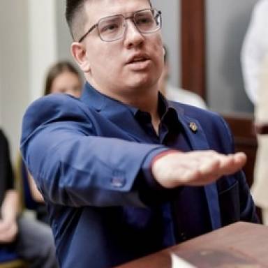 Asumió el concejal electo por la LLA denunciado por violencia de género