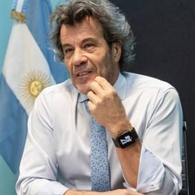 Cuatro salidas en el Gobierno en 24 horas