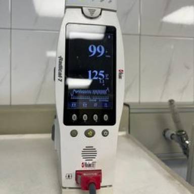 Hallaron equipamiento del Hospital Materno Infantil en una clínica privada