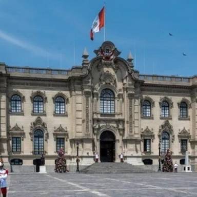 Inédito debate presidencial en Perú