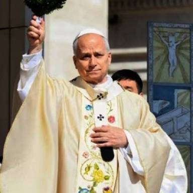 León XIV: que quienes tienen el poder de desatar guerras, elijan la paz