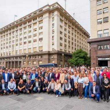 Intendentes marcharon por fondos y obras paralizadas
