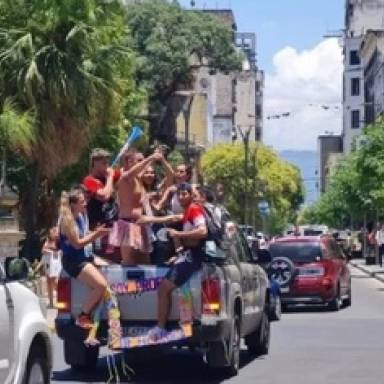 Assennato: no se puede festejar con gente en  la caja de las camionetas