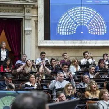 Menem busca bloquear el intento de interpelar a Adorni