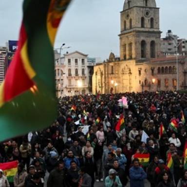 Cabildos en La Paz y Sucre exigen  a Paz dictar estado de excepción