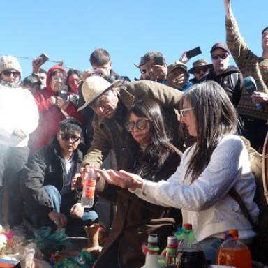 San Antonio de los Cobres celebró el ancestral convido a la Pachamama