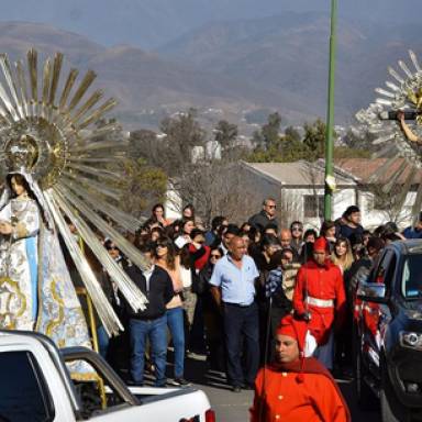 El Señor y la Virgen del Milagro llevan su mensaje a los barrios