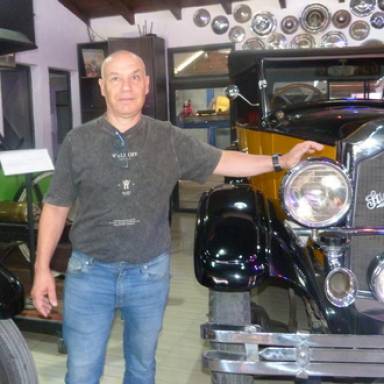 Entre un Ford T, un almacén y un vagón: el encanto de San Lorenzo