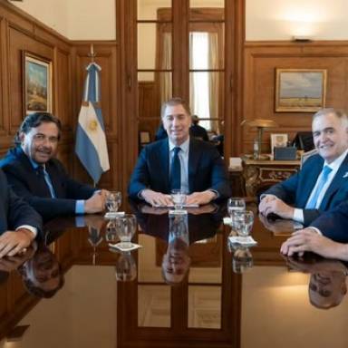 Sáenz se reunió con Santilli en Casa Rosada