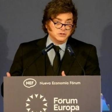 Milei llamó dictador a Pedro Sánchez