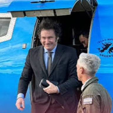 Milei pasó por Salta tras su visita a Catamarca